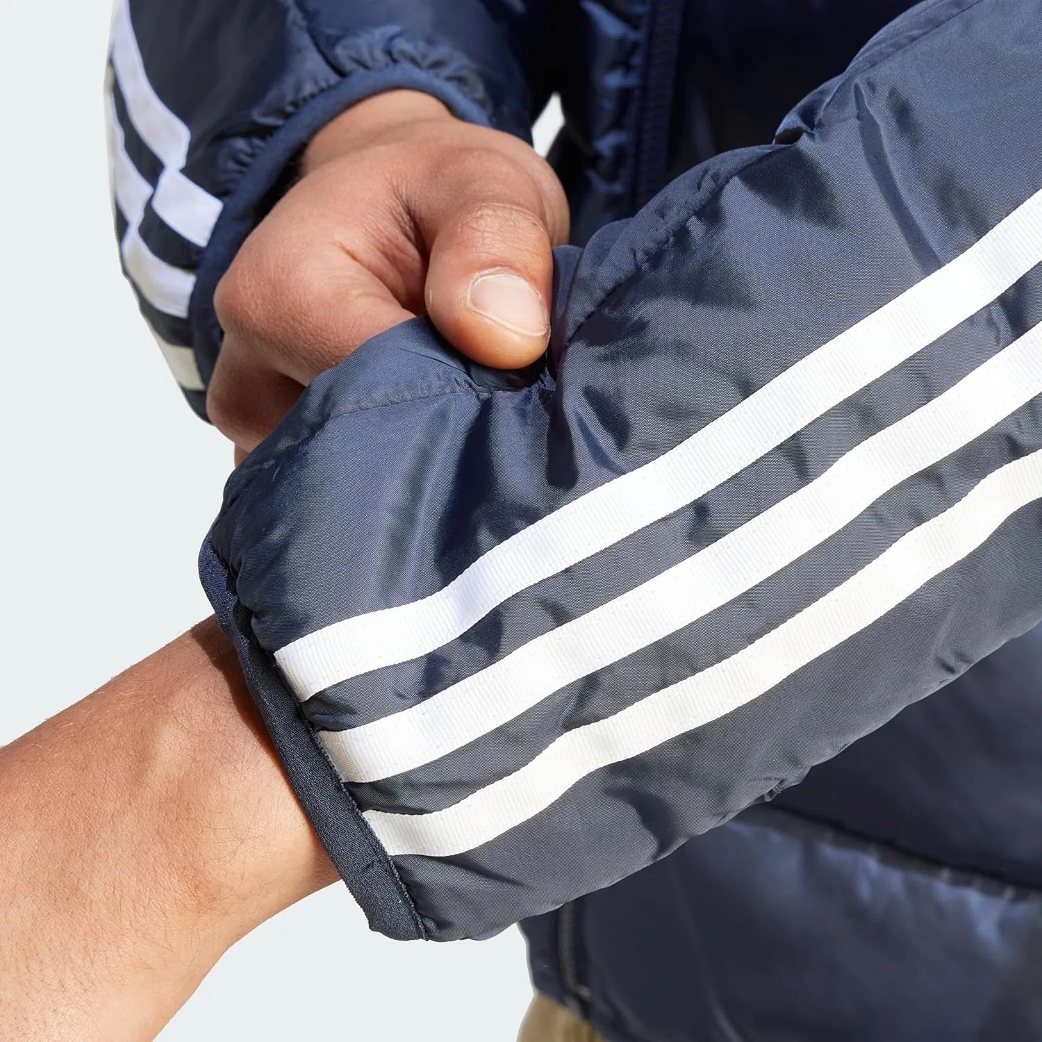 Мужская легкая пуховая куртка adidas, цвет Ink — фото 2