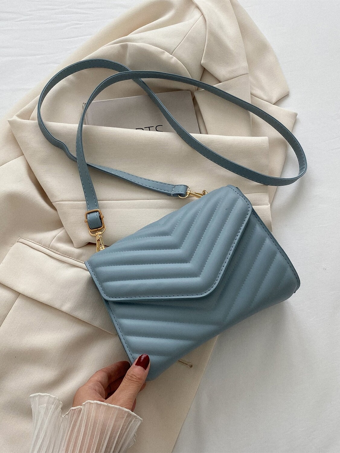 

Сумка квадратная Mini Chevron со стеганым клапаном, синий