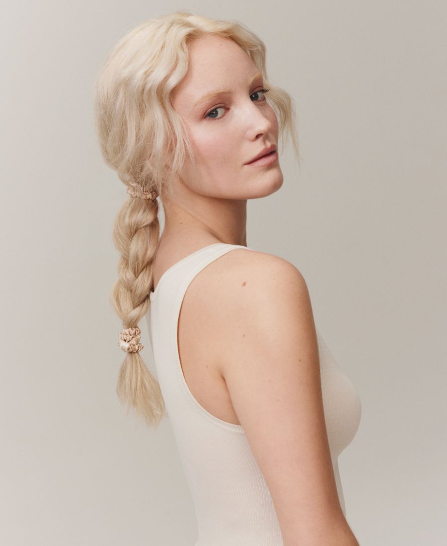 Набор из 4 узких резинок для волос из чистого шелка Back-to-Basics Slip, цвет blonde — фото 4