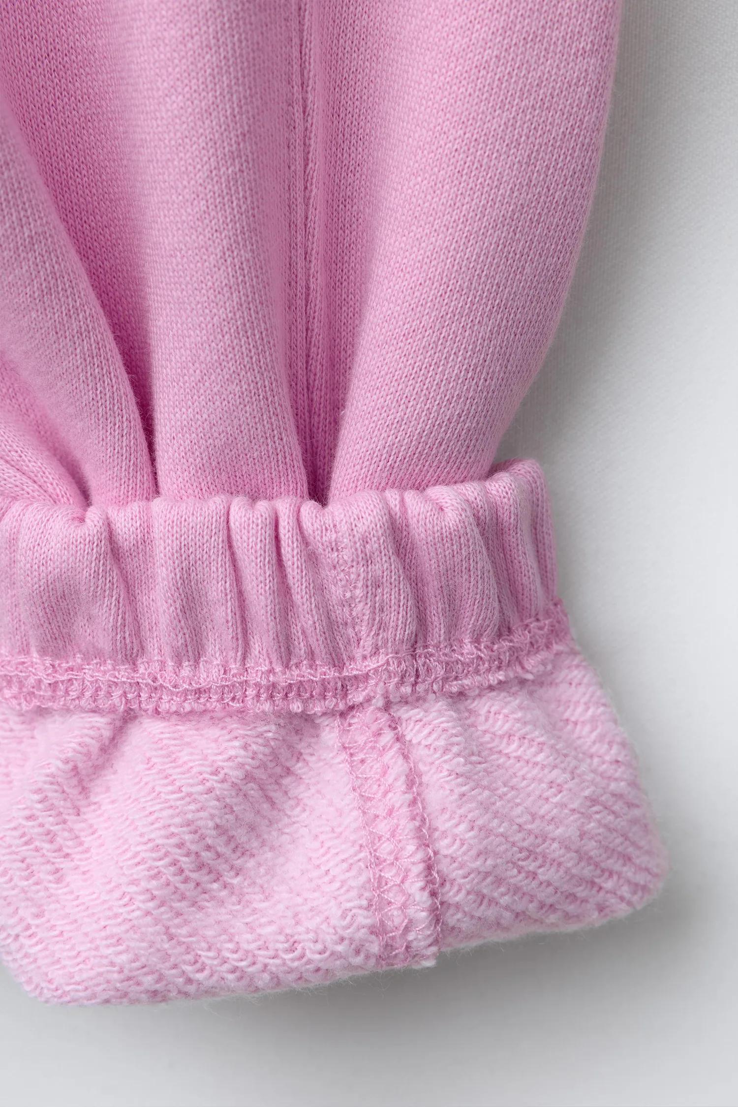 Плюшевые спортивные брюки с аппликацией в виде этикетки Zara, розовый — фото 4