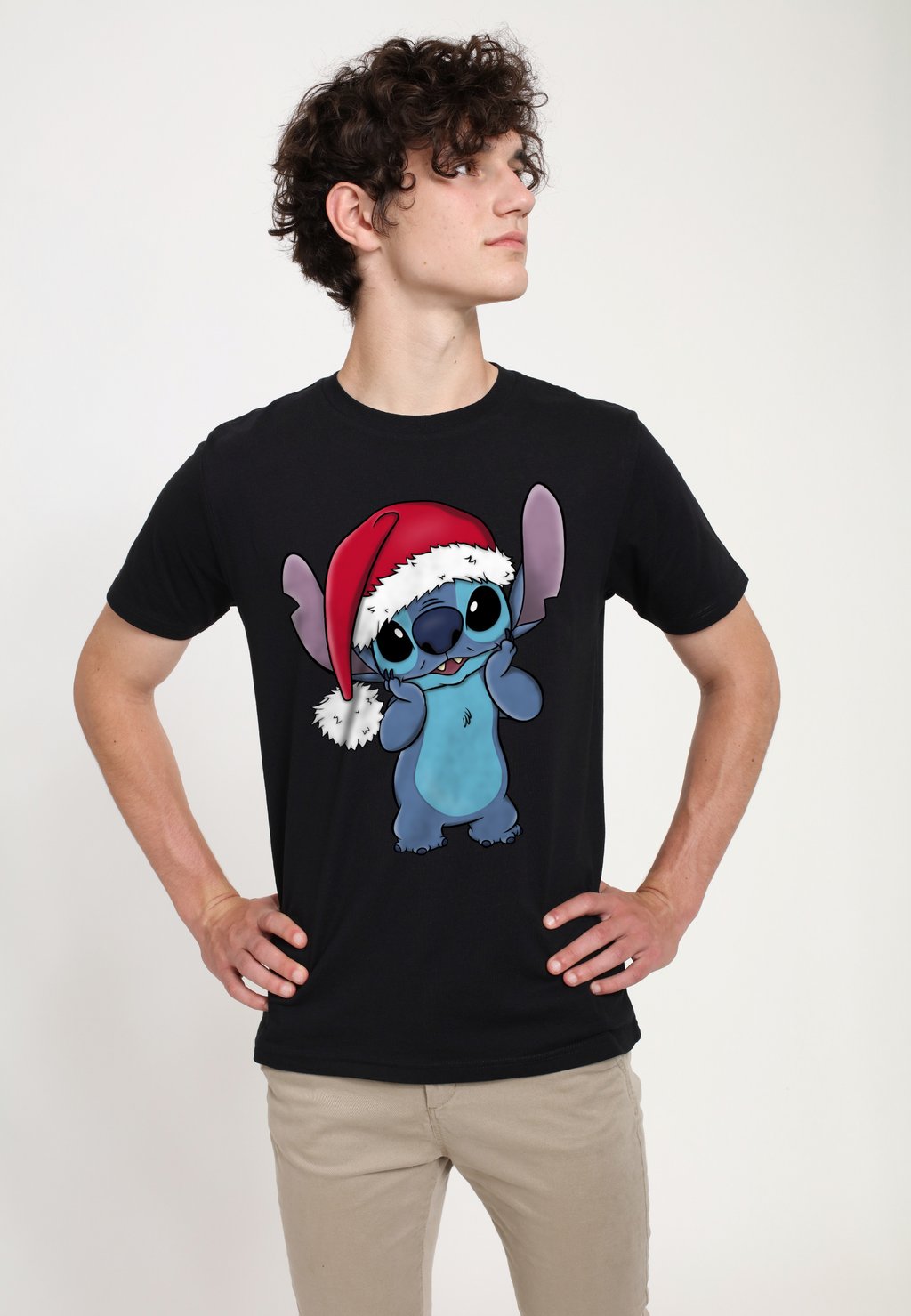 

Футболка с принтом LILO & STITCH STITCH WEARING SANTA HAT Henry Tiger, черный