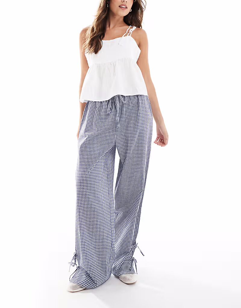 

Брюки в клетку с завязками по бокам темно-синего цвета Wednesday'S Girl