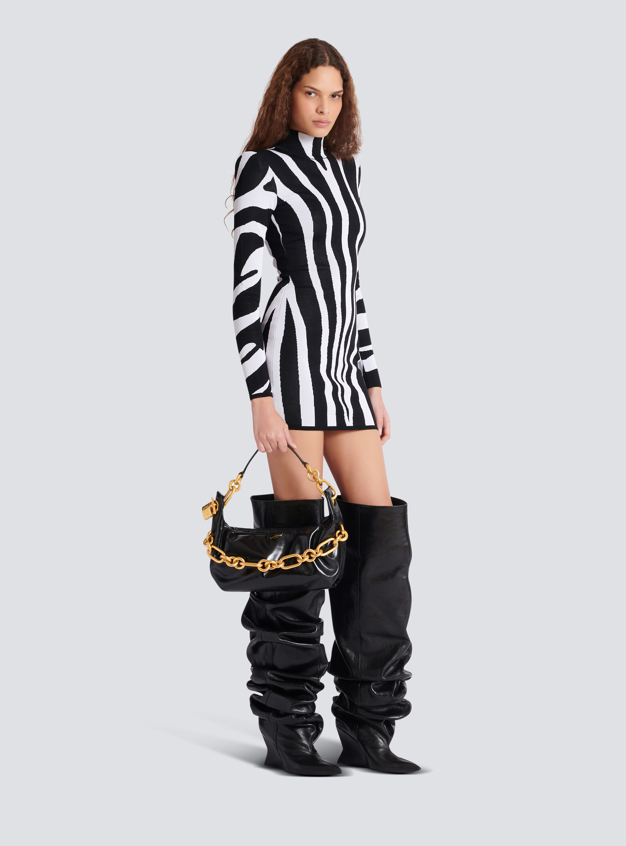 Сумка Medium Sync из телячьей кожи Balmain, бежевый/черный — фото 2