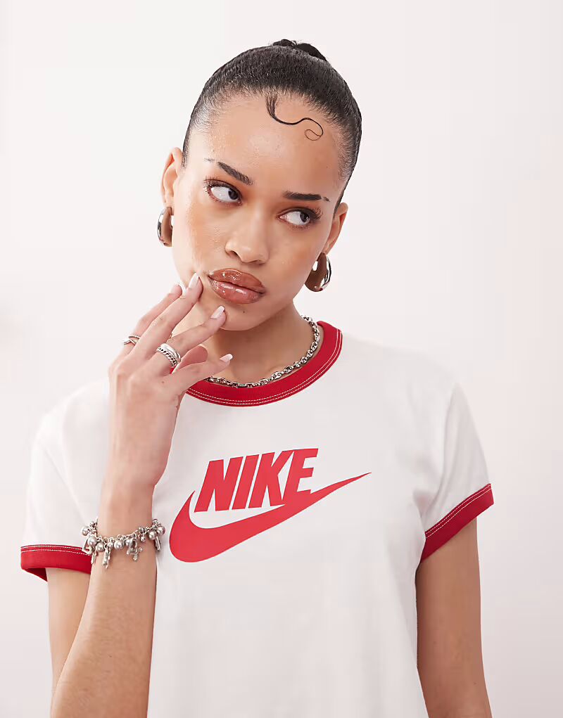 

Детская футболка Nike Ringer Vintage в кремово-белом и красном цветах
