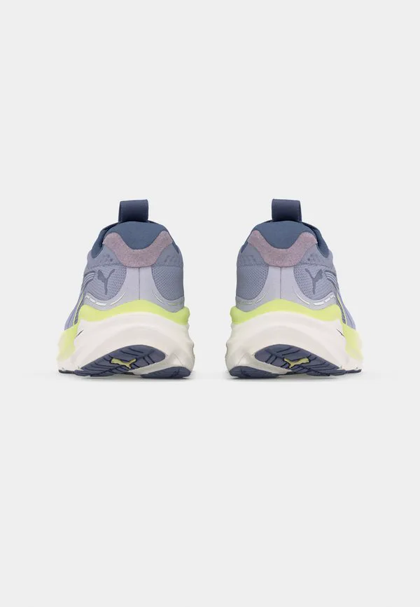 Кроссовки для бега по шоссе magnify nitro 3 Puma, Vibrant Silver-Coloured/Apple Spritz — фото 4