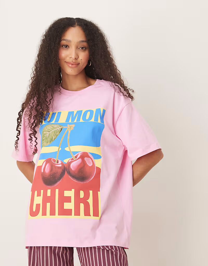 

Футболка ASOS DESIGN oversize с принтом Cheri розового цвета