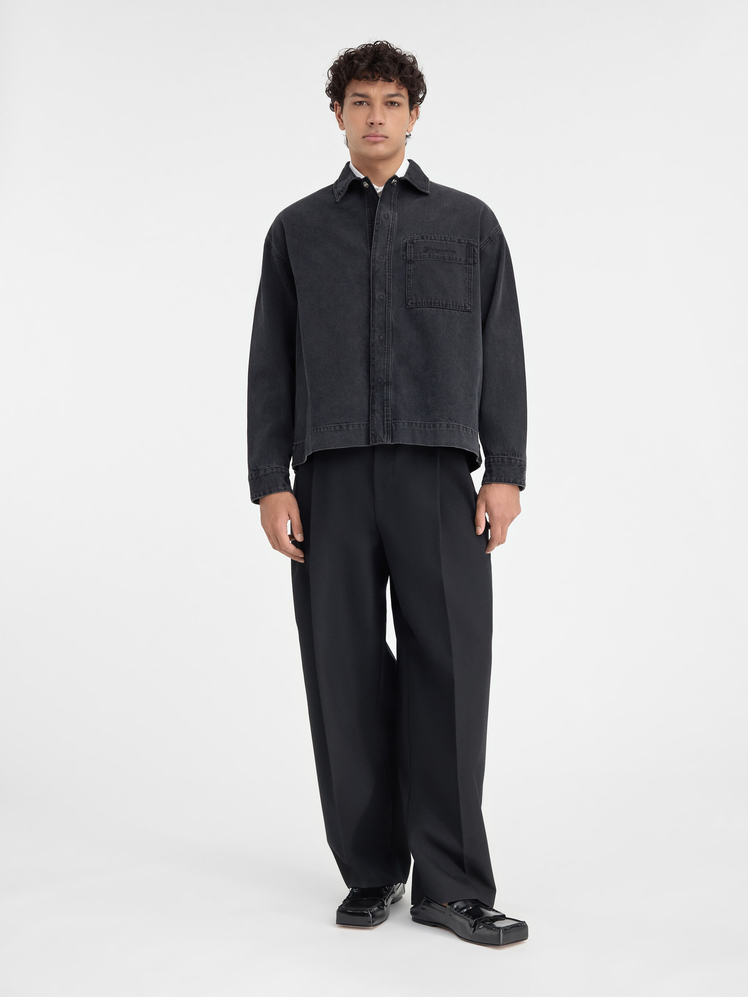

Рубашка свободного кроя из денима JACQUEMUS The de-Nîmes denim shirt, черный