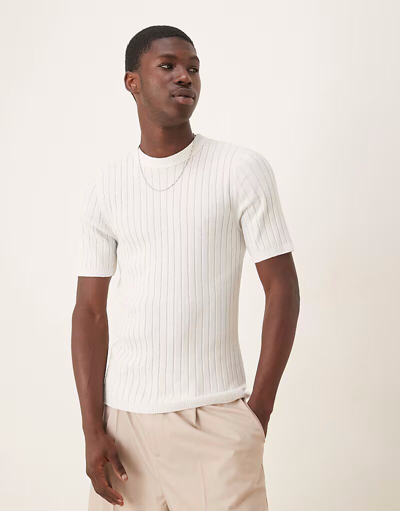 

Футболка ASOS DESIGN muscle fit из легкой трикотажной ткани в рубчик белого цвета