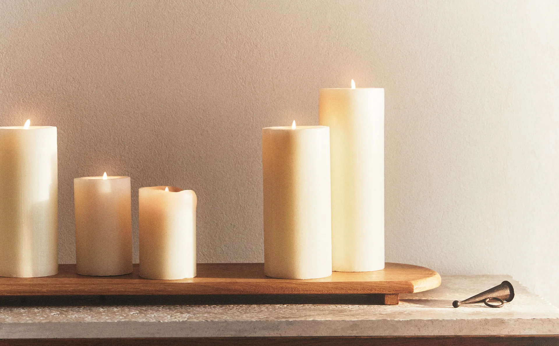 

Длинная цилиндрическая свеча Zara Home, белый