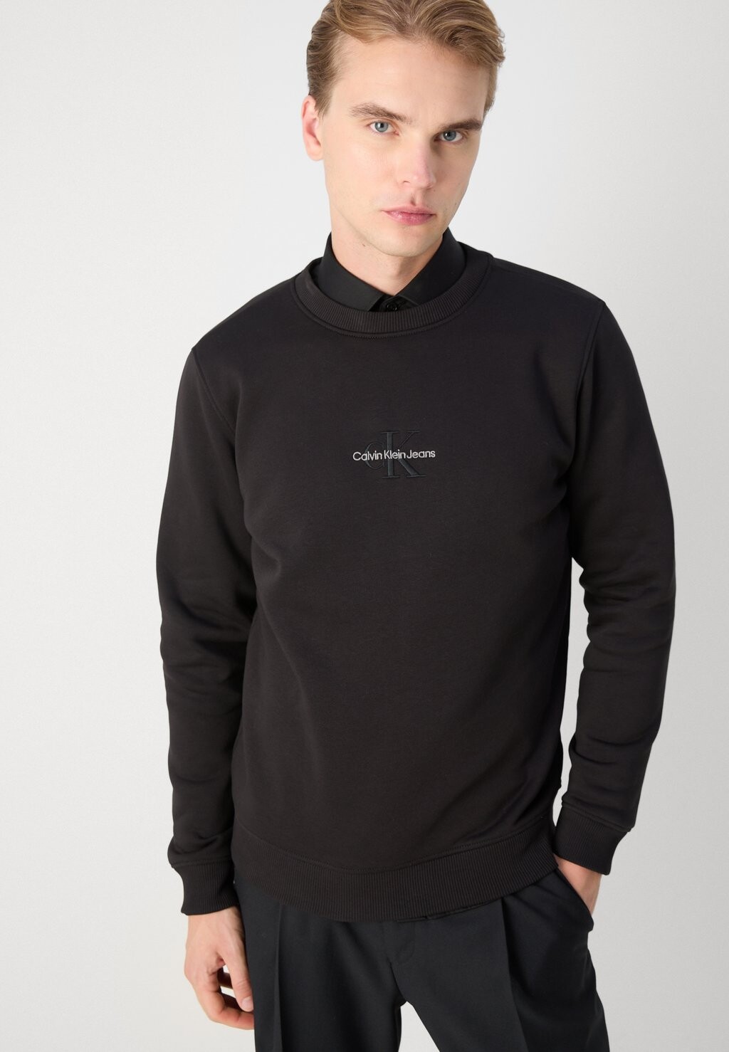 

Толстовка MONOLOGO CREW NECK Calvin Klein Jeans, черный