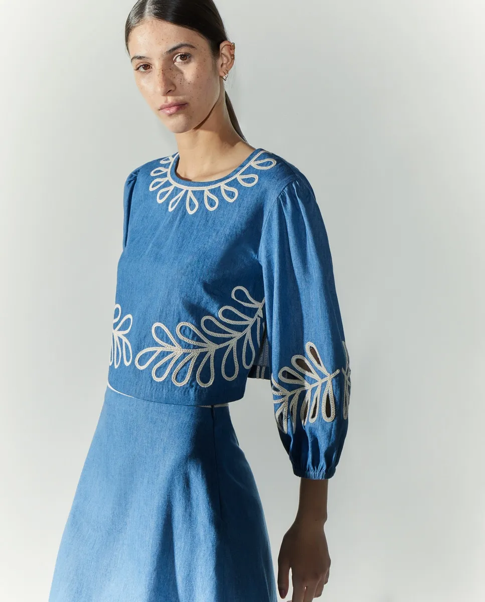 

Женская джинсовая блузка с длинным рукавом и вышивкой Tintoretto, голубой