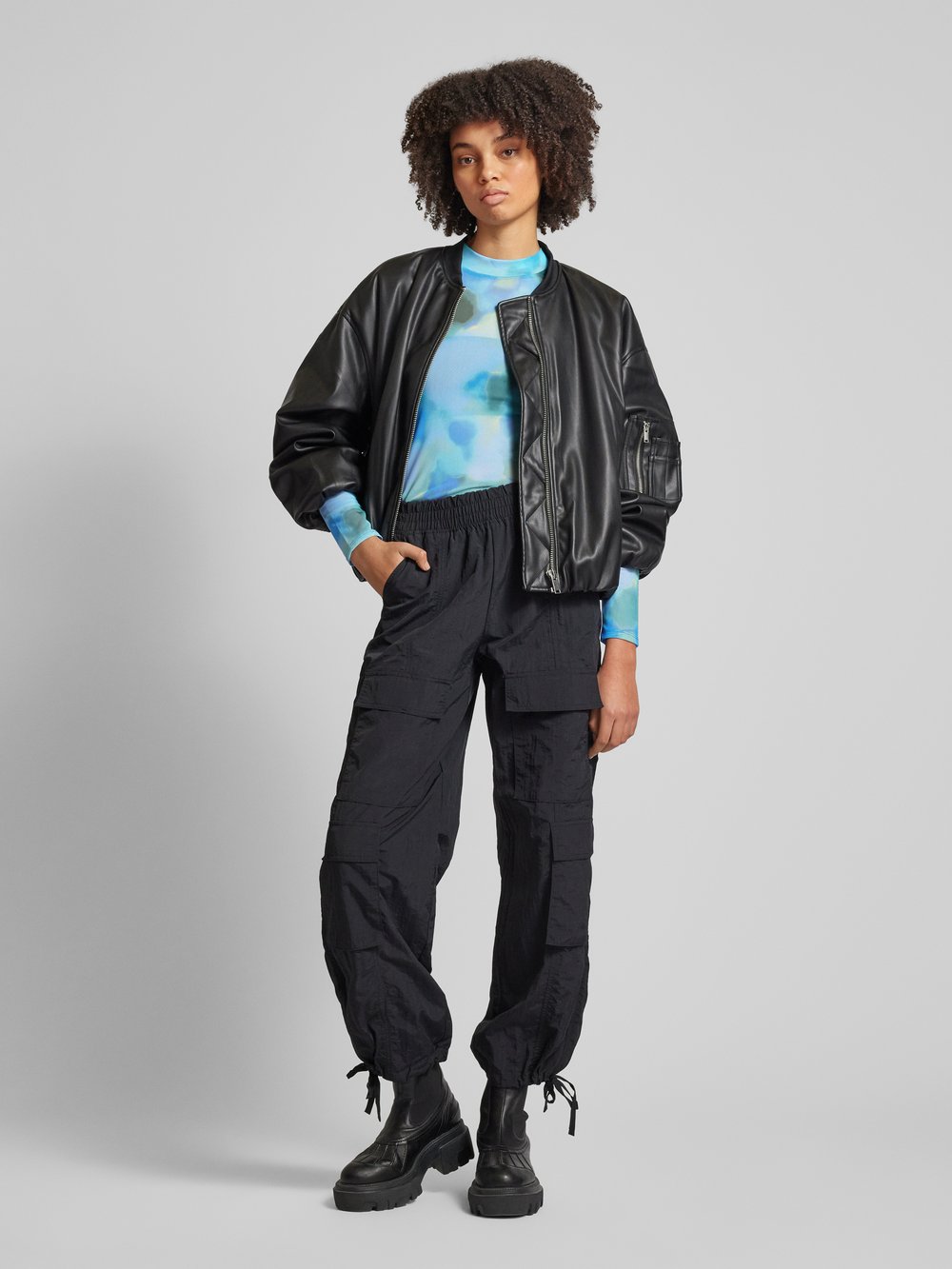 

Лонгслив в стиле батик Tom Tailor Denim, синий