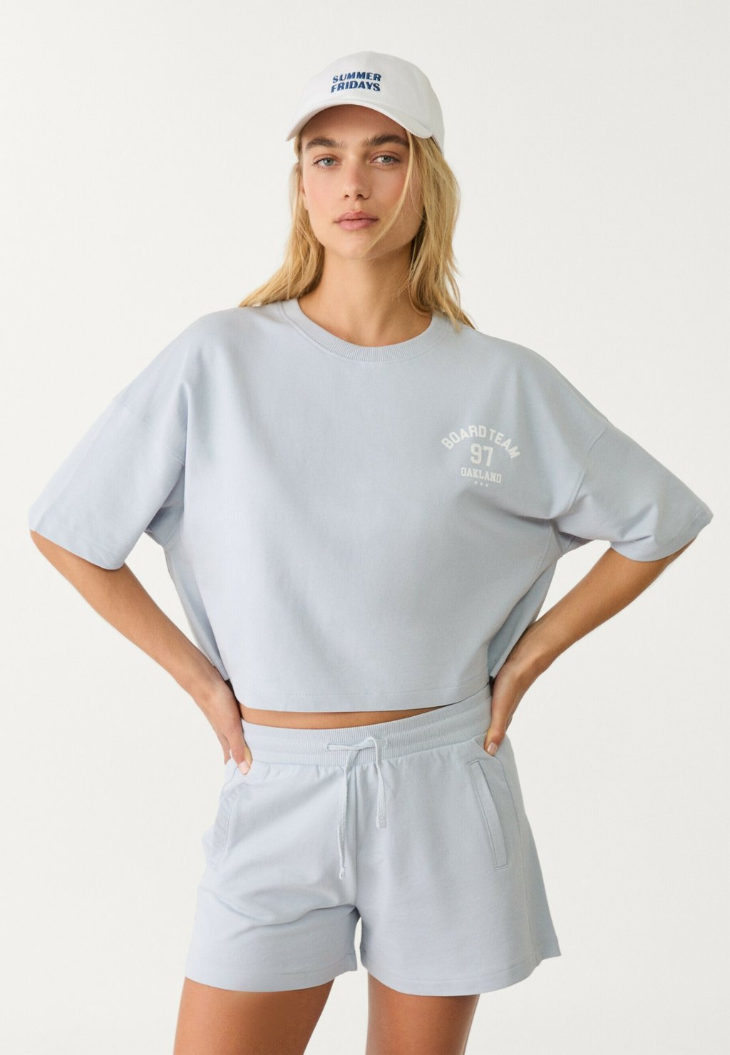

Шорты Tracksuit bottoms Stradivarius, светло-голубой