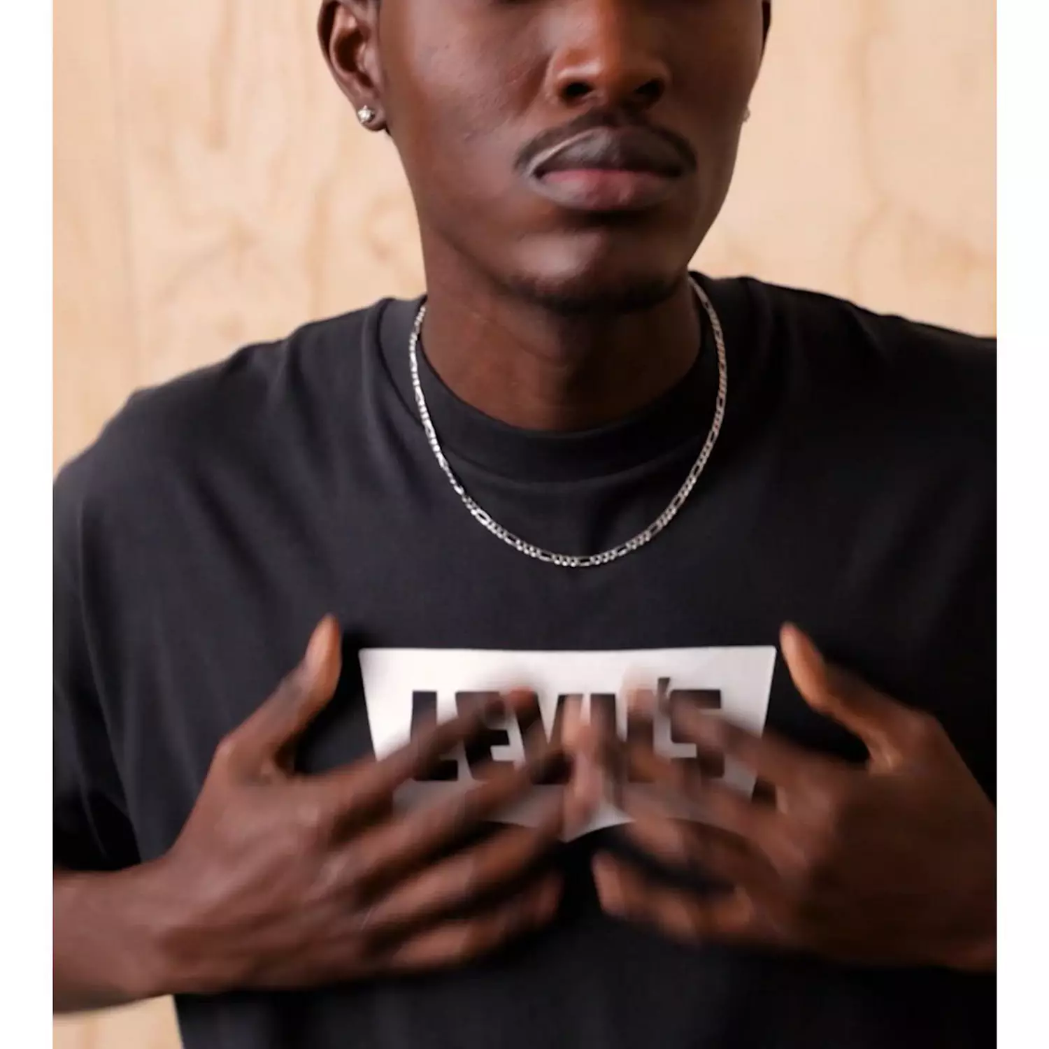 Классическая графическая футболка Levi's, цвет Black — фото 4