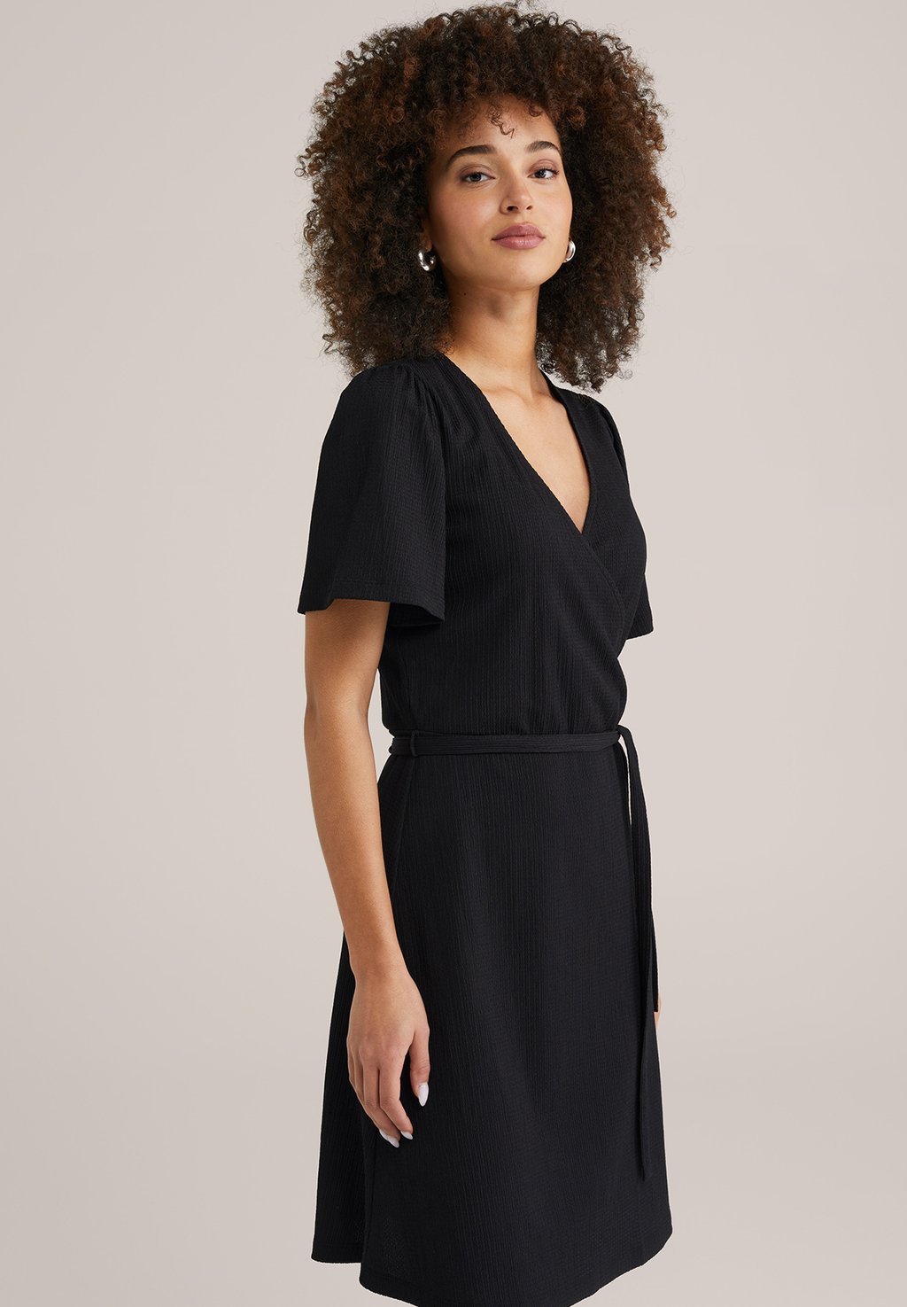

Повседневное платье WE Fashion, черный