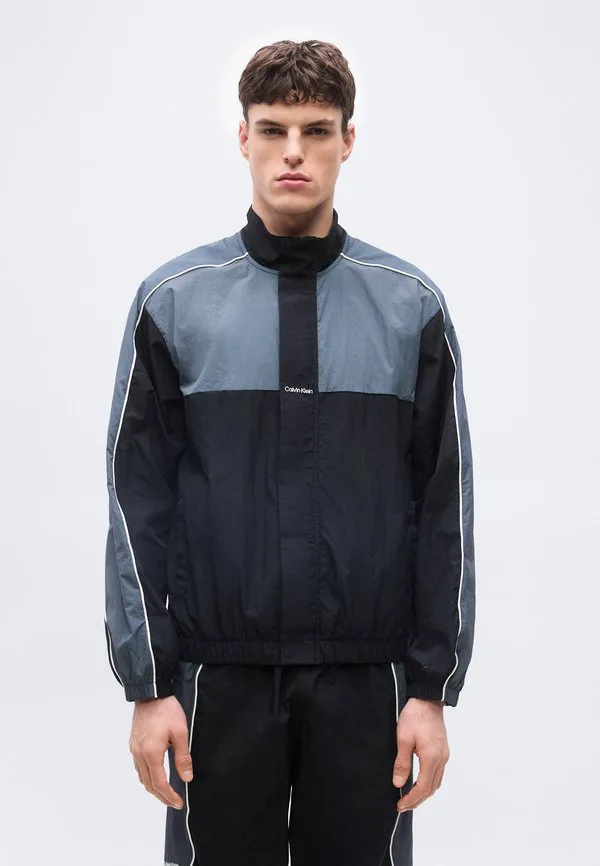 Куртка с цветовыми блоками, ветровка для поездок на работу. Calvin Klein, Black/Turbulence — фото 3