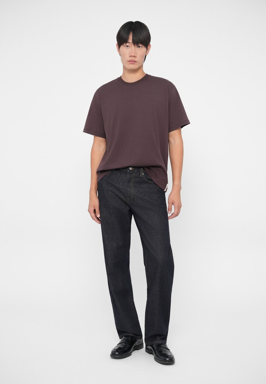 

Футболка Sunnei CLASSIC UNISEX, Chocolate Plum/Brown, Коричневый, Футболка Sunnei CLASSIC UNISEX, Chocolate Plum/Brown