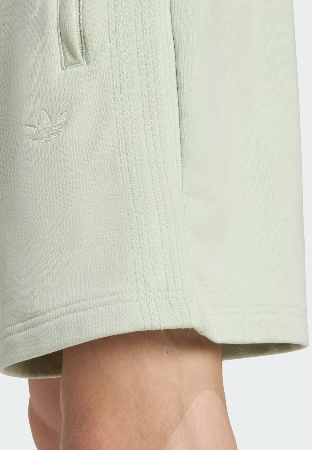 Шорты SHO - Tracksuit bottoms Adidas Originals, мятный — фото 3