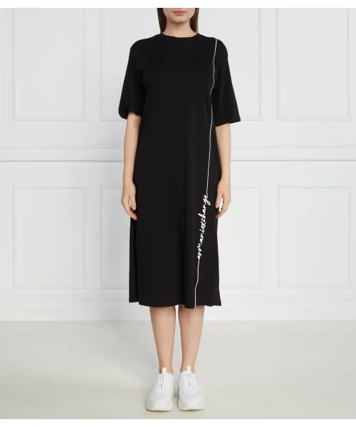 

Платье платье Armani Exchange, черный