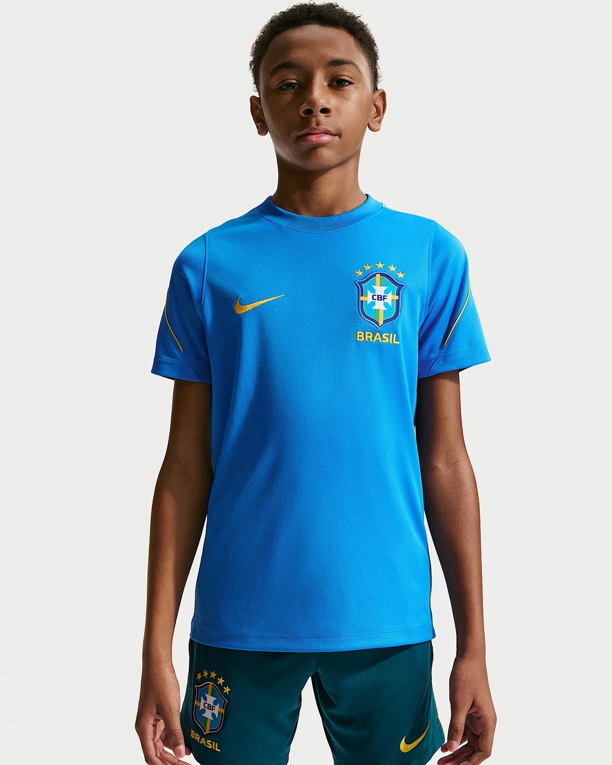 Детская футболка Nike Soccer Dri-FIT с коротким рукавом Brazil Strike, Light Photo Blue/Light Menta/Midwest Gold