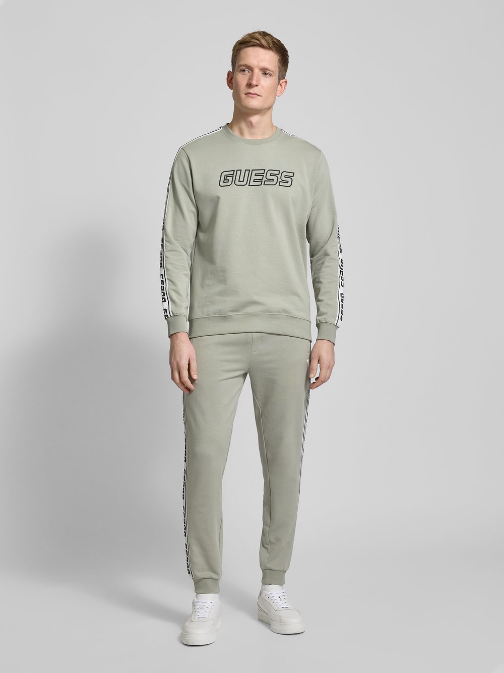 

Спортивные штаны с этикеткой, модель «NEW ARLO» Guess Activewear, оливковый