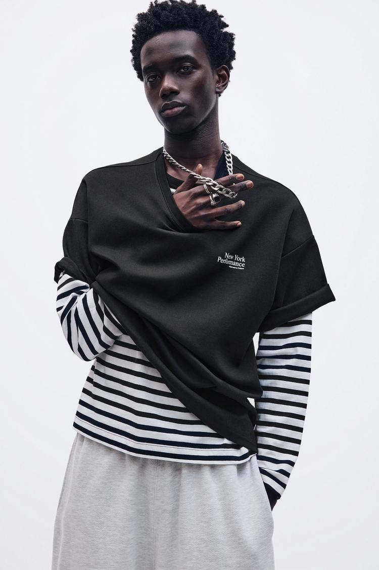 

Футболка с надписью «New York Performance» Pull And Bear, черный