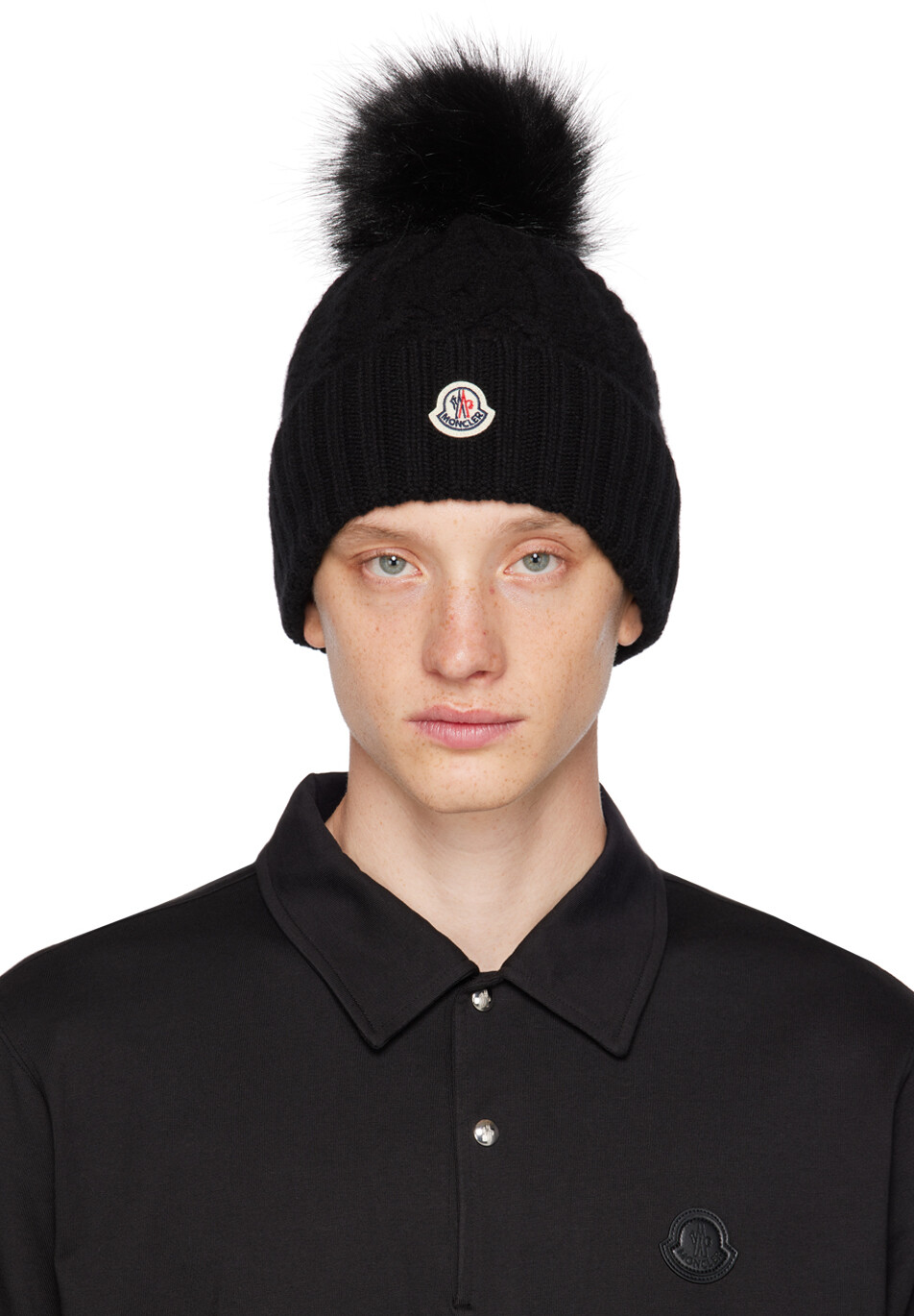 

Черная шляпа с помпоном Moncler