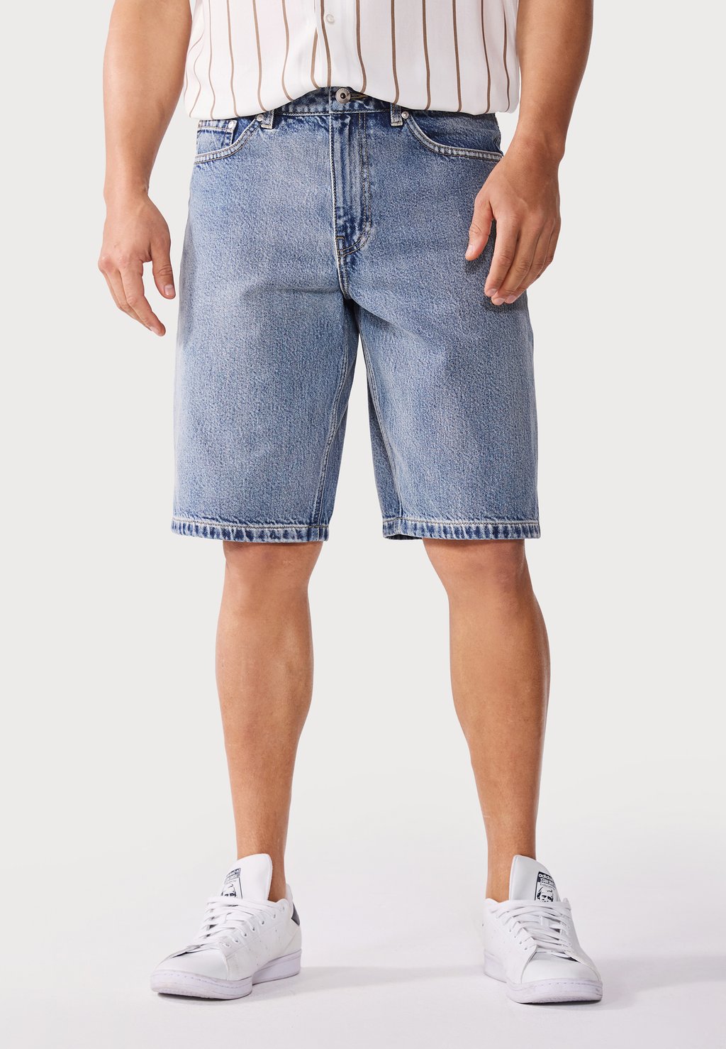 

Джинсовые шорты Pier One by Zalando, темно-синий
