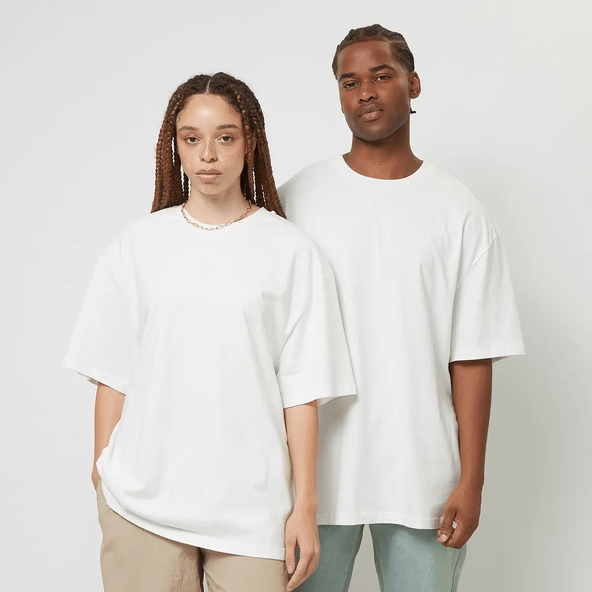 

Футболка SNIPES Small Logo Essential Oversized Tee, белый