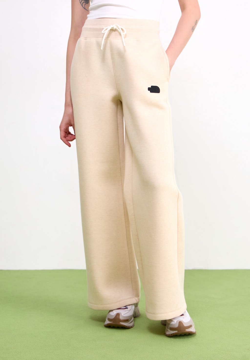 

Спортивные штаны WIDE LEG The North Face, бежевый