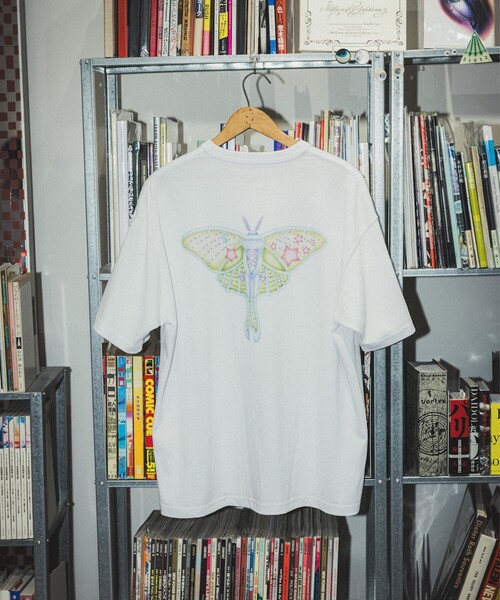 

Футболка с принтом мотылька BEAMS T, белый