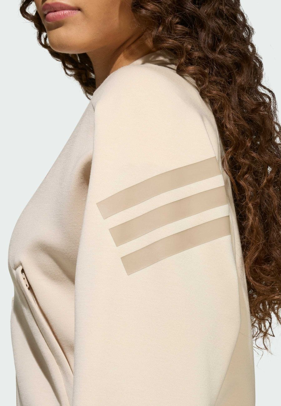 Толстовка Adidas Sportswear FUTURE ICONS 3 STRIPES FULL ZIP TRACK, Crystal Linen Trace Khaki/Beige — фото 3