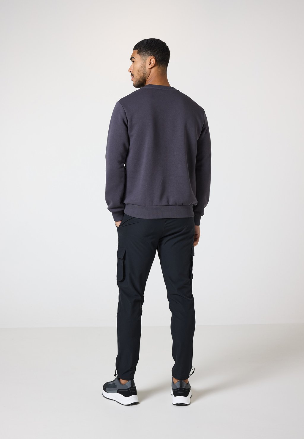 

Толстовка SPRAY ARTIST TEDDY CREWNECK CLOSURE London, темно-серый