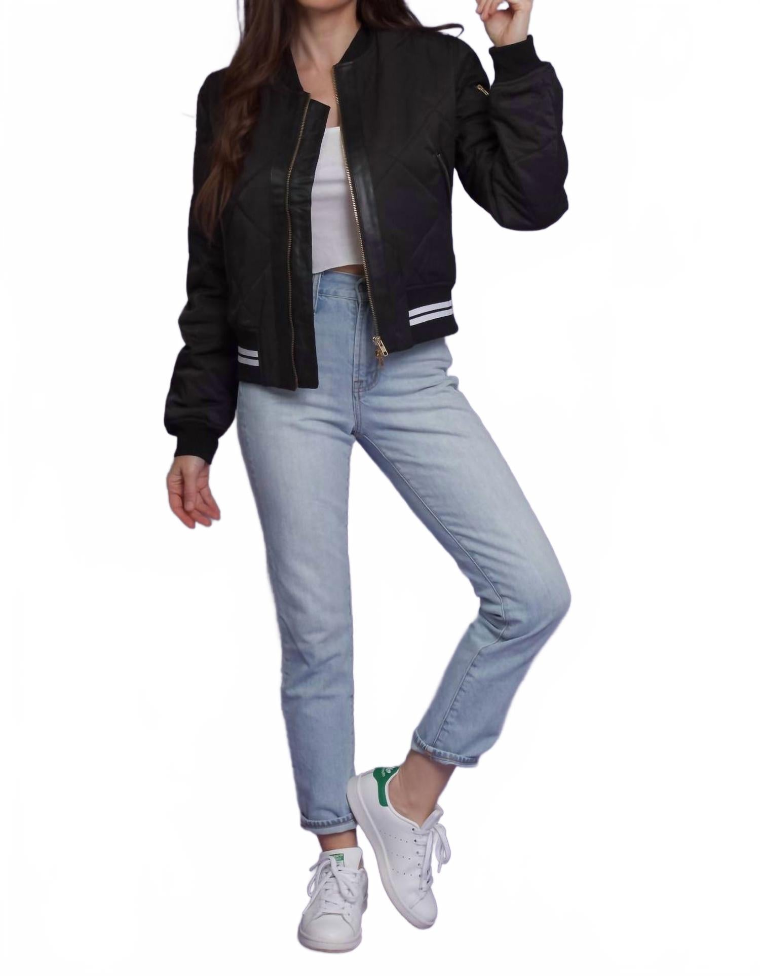 

Квилтированная бомбер куртка в черном цвете FATE