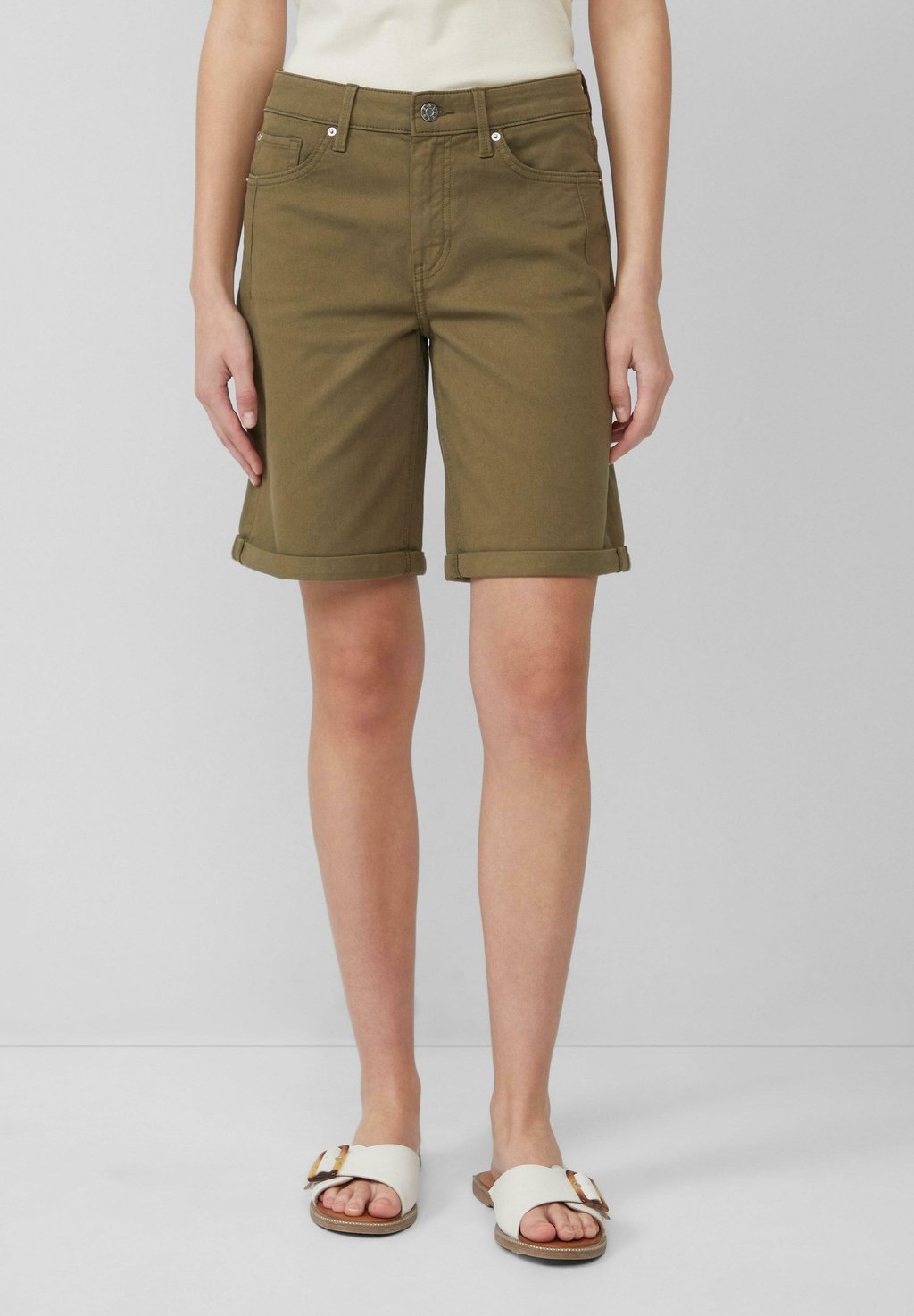 

Джинсовые шорты BERMUDA KAROLIN REGULAR FIT MID RISE s.Oliver, оливковый