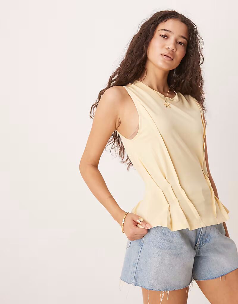 

Топ-корсет ASOS DESIGN с декоративными швами цвета пахты