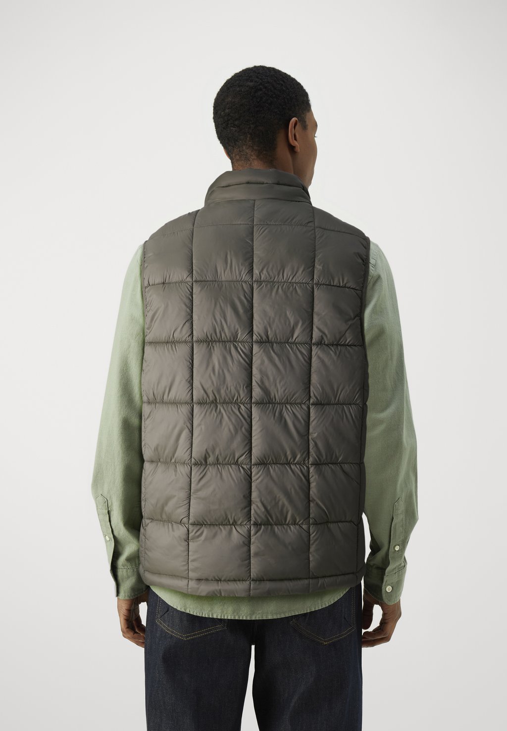 

Жилет LIGHTWEIGHT QUILTED VEST DOCKERS, оливковый