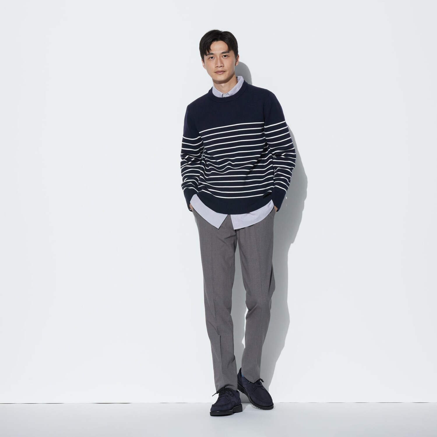 Джемпер Uniqlo мужской с круглым вырезом в полоску, темно-синий — фото 4