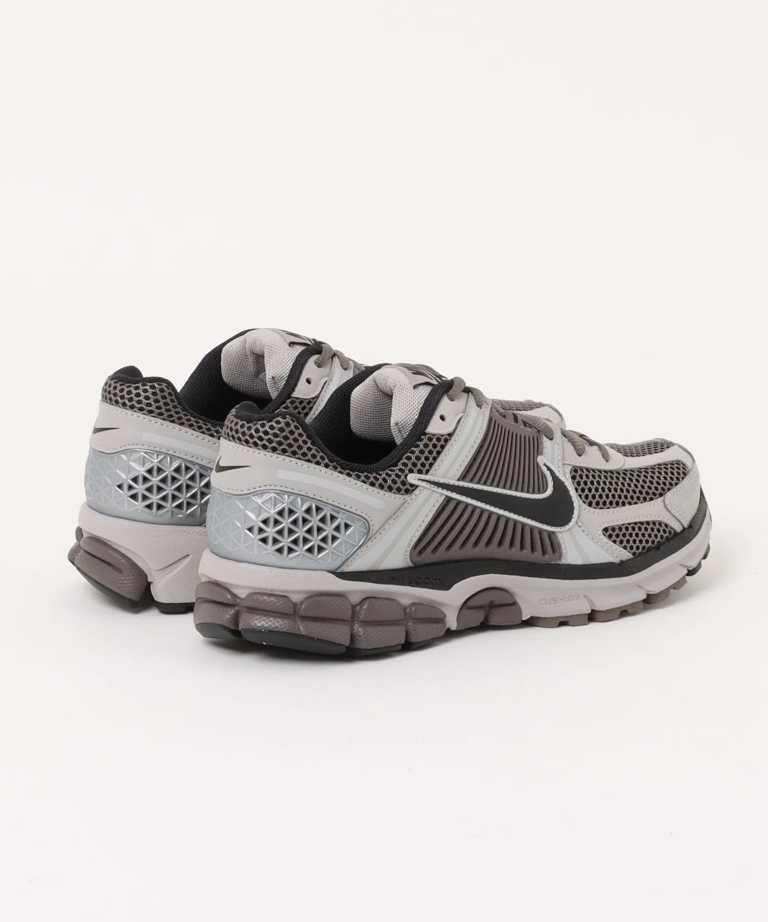 Мужские кроссовки с технологией Zoom VOMERO 5 NIKE чёрные — фото 2