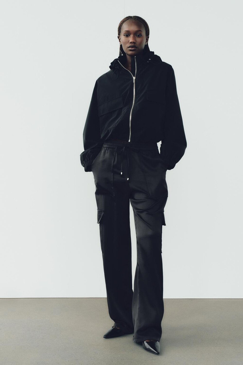 

Атласные брюки карго ZARA, черный
