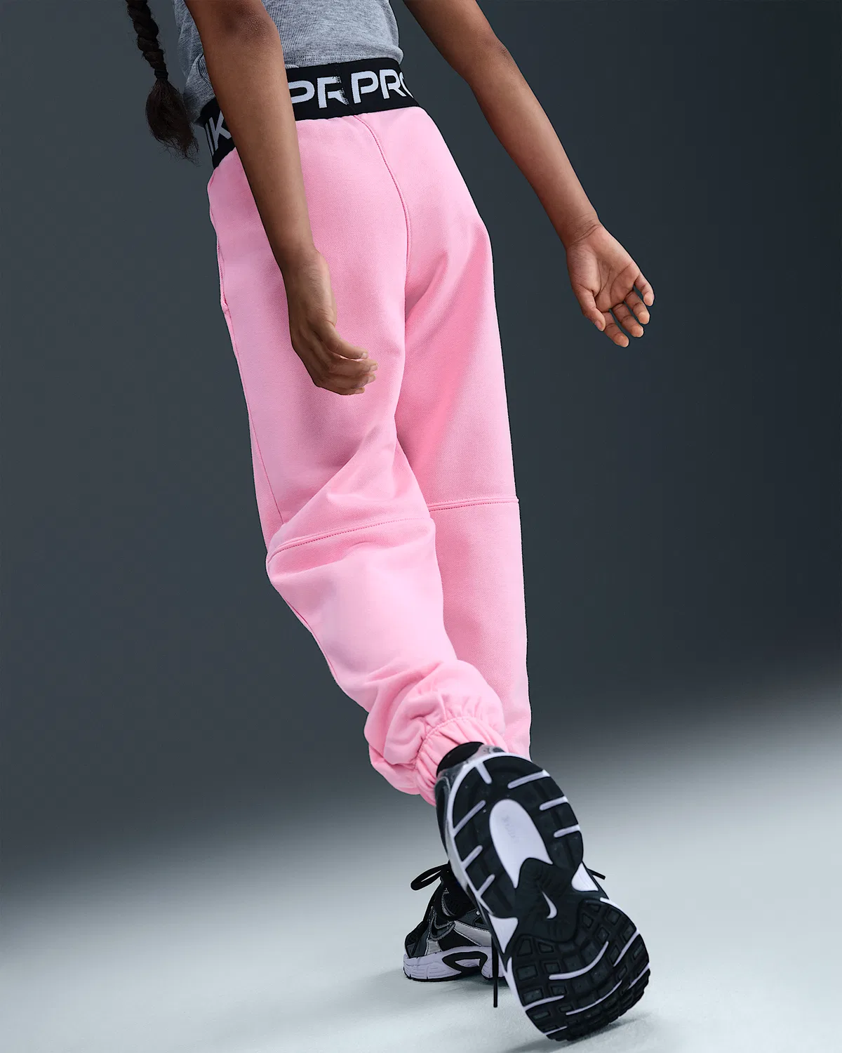 Детские (девчачьи) джоггеры Nike Pro Fleece Dri-FIT, Medium Soft Pink/Medium Soft Pink/Black/White — фото 3