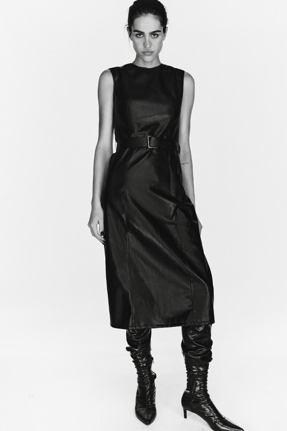 

Платье с поясом и эффектом кожи коллекция zw ZARA, черный