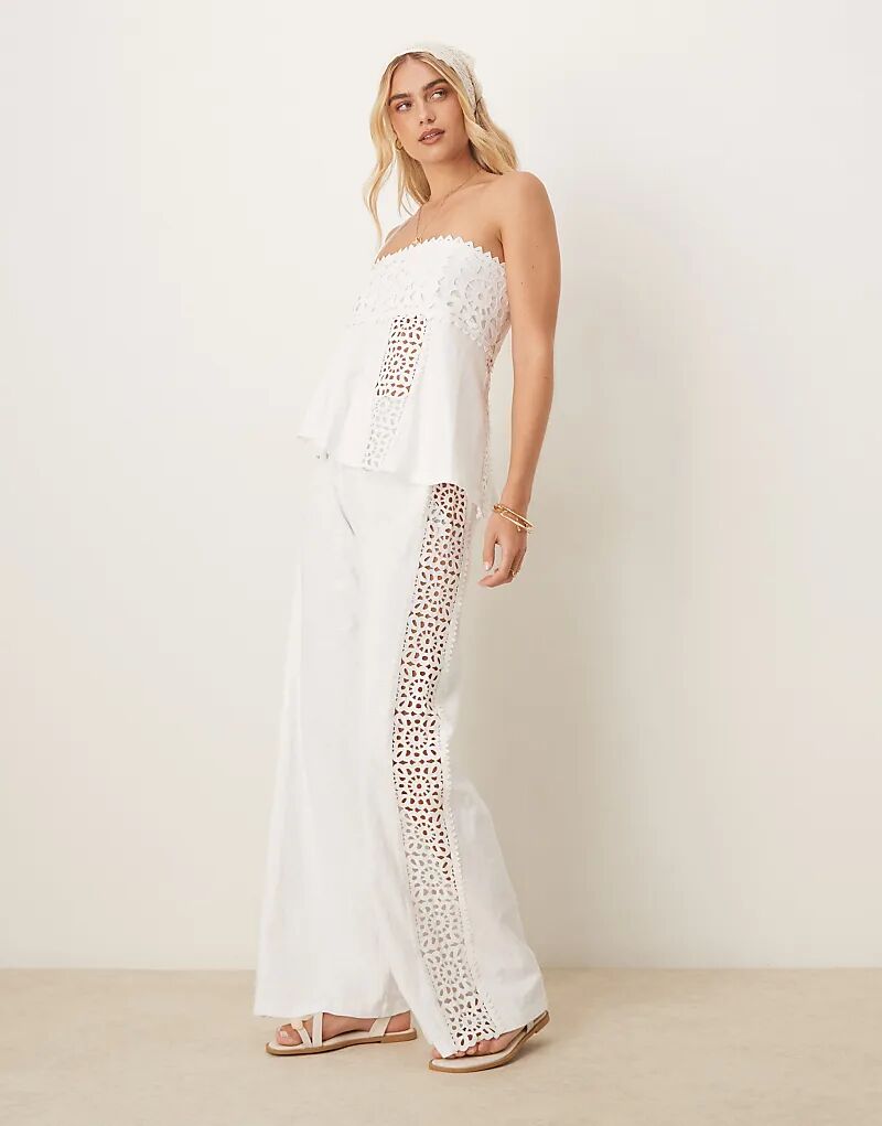 

Широкие брюки ASOS DESIGN с вязаной крючком вставкой кремового цвета