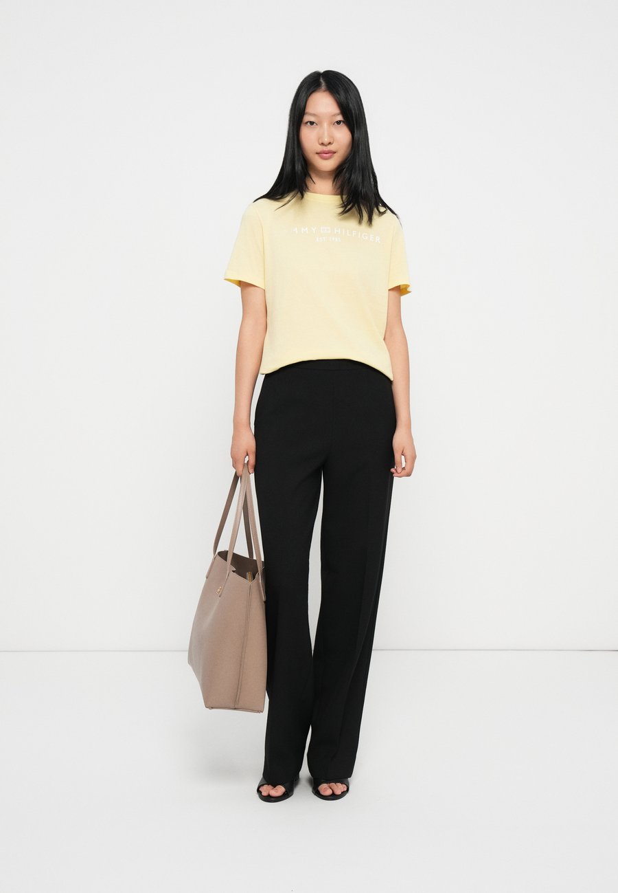 Футболка Tommy Hilfiger LOGO, Zesty Yellow/Yellow — фото 2