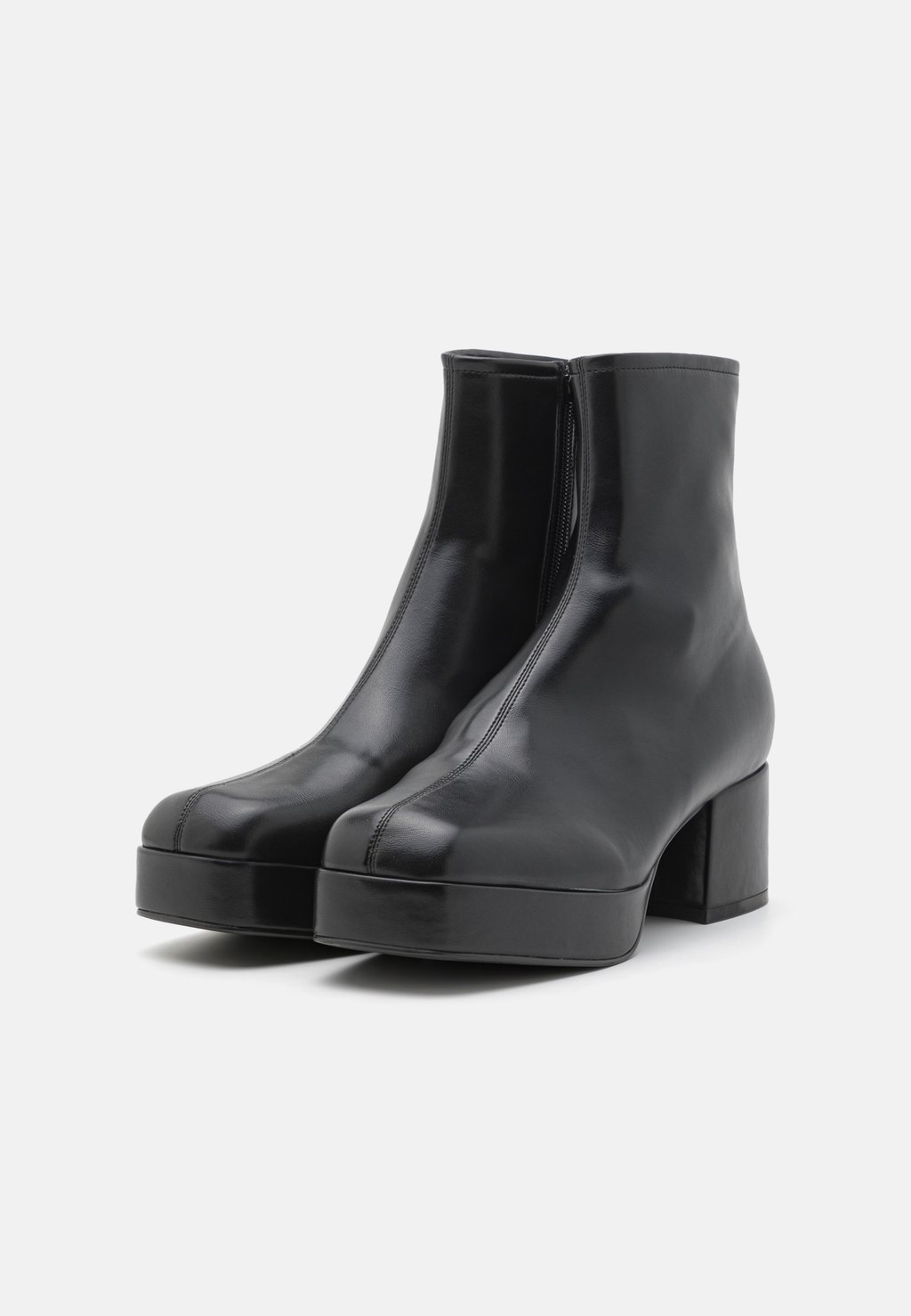 

Ботильоны на платформе CAPACITY Jeffrey Campbell, черный