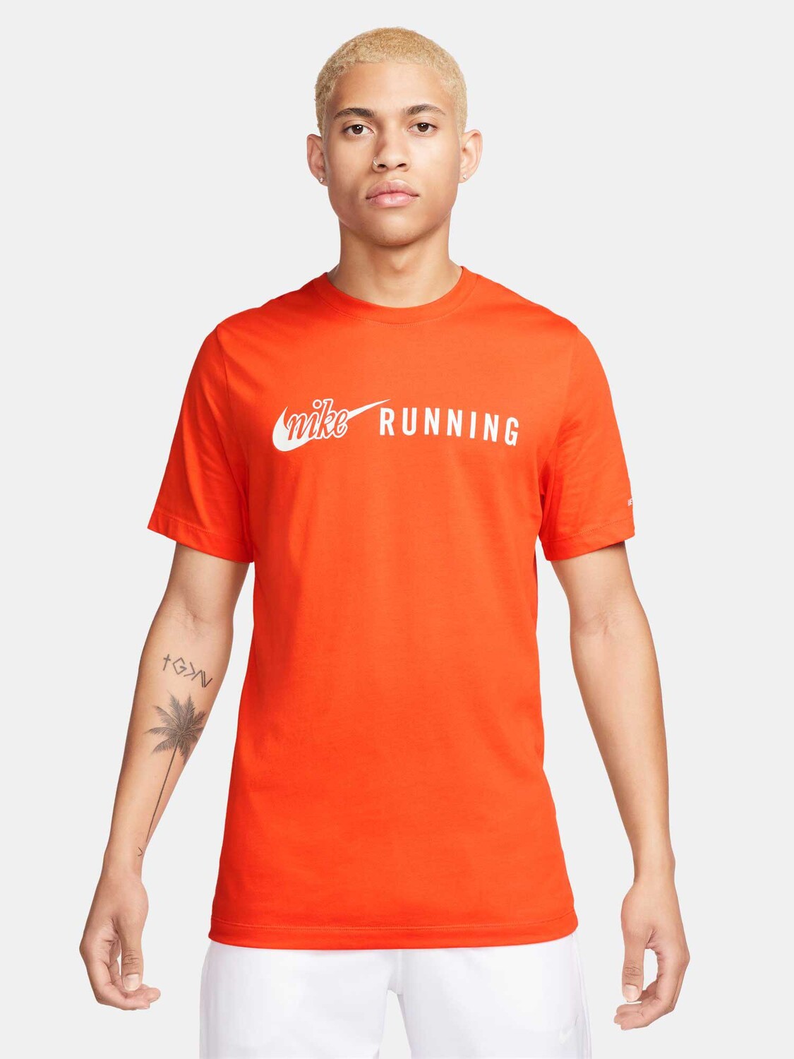 

Футболка Nike M NK DF TEE RUN ENERGY, оранжевый