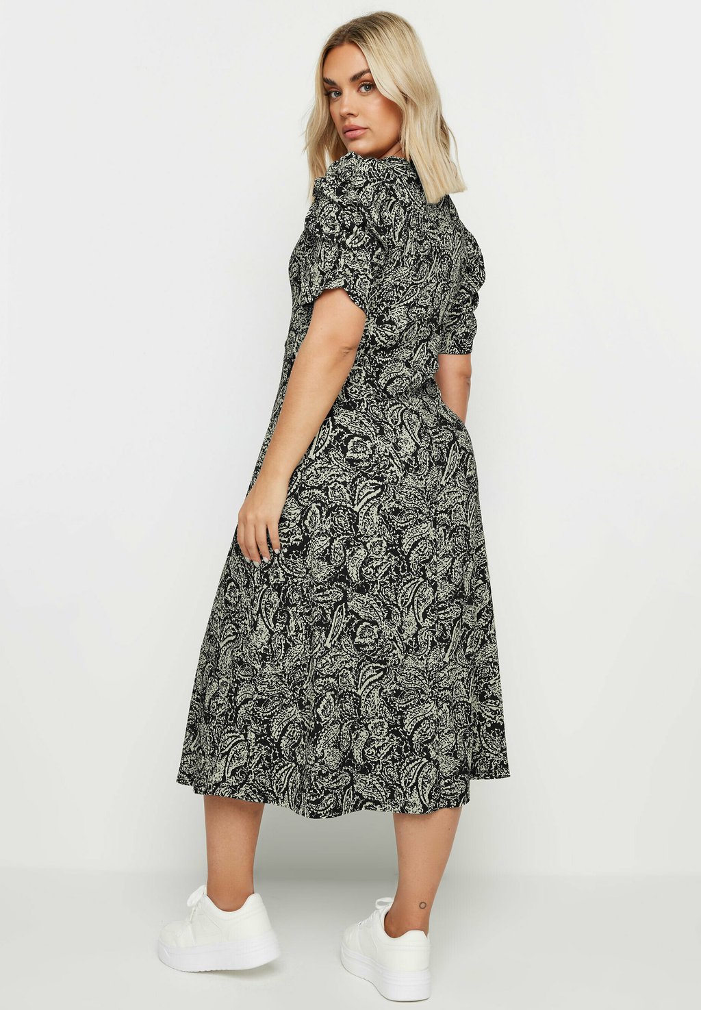 

Повседневное платье PAISLEY PRINT TEXTURED MILKMAID Yours Clothing, черный