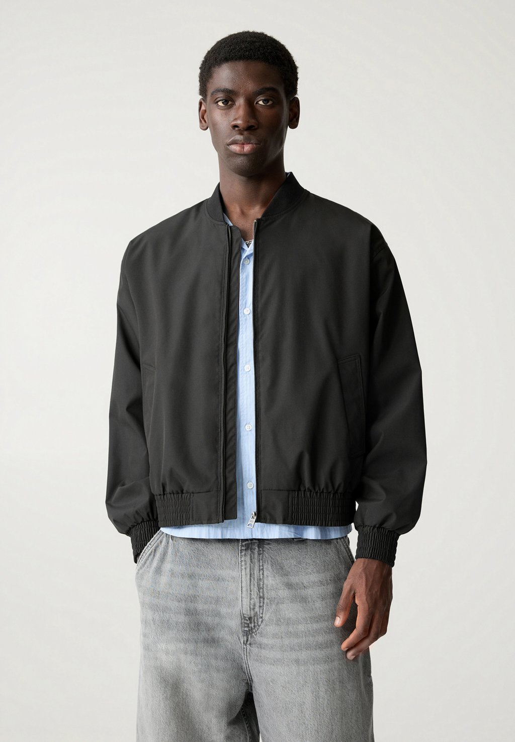

Куртка-бомбер LIGHTWEIGHT PULL&BEAR, черный