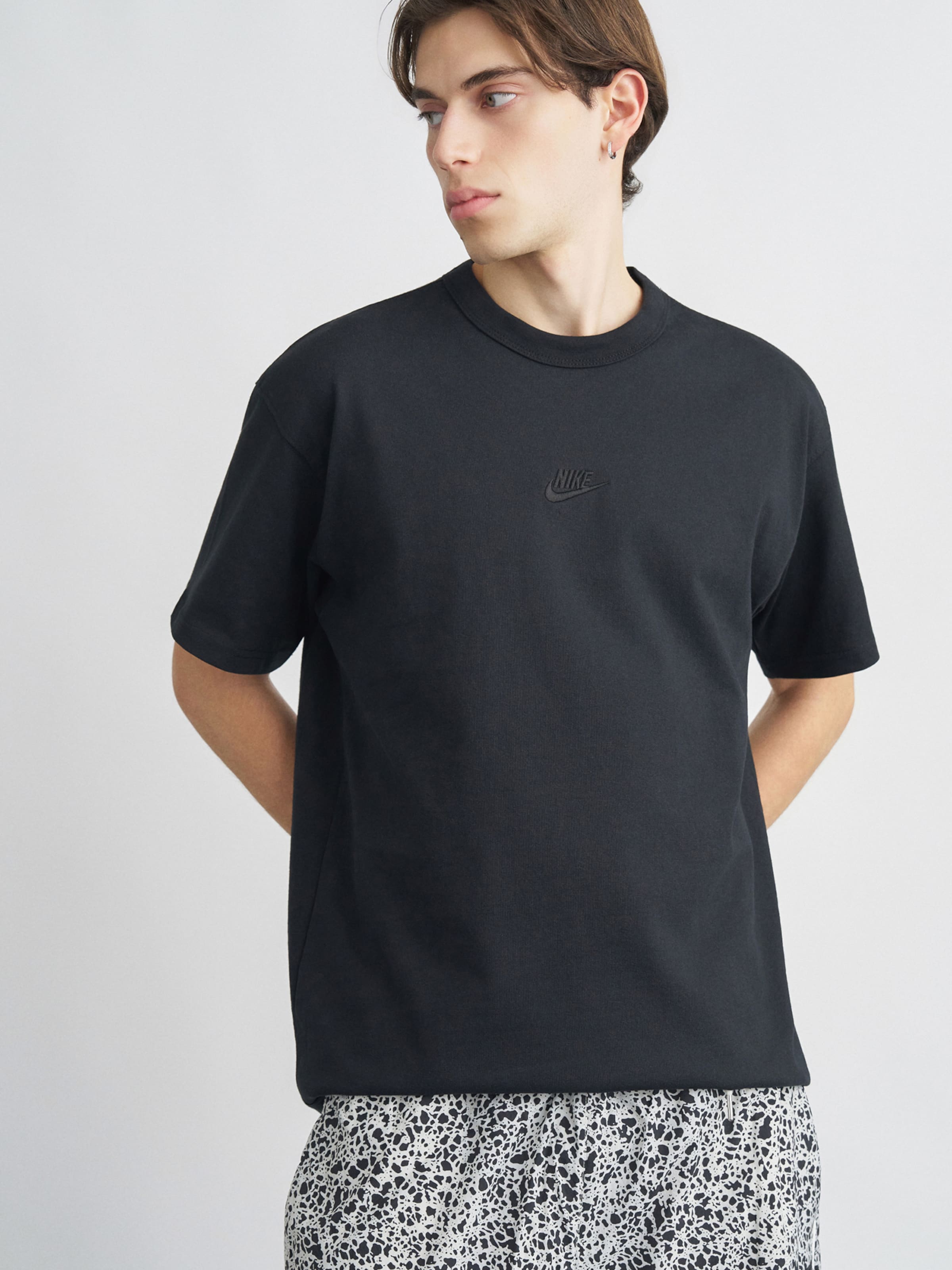 Nike Sportswear Футболка 'PREM ESS' в черном цвете — фото 3