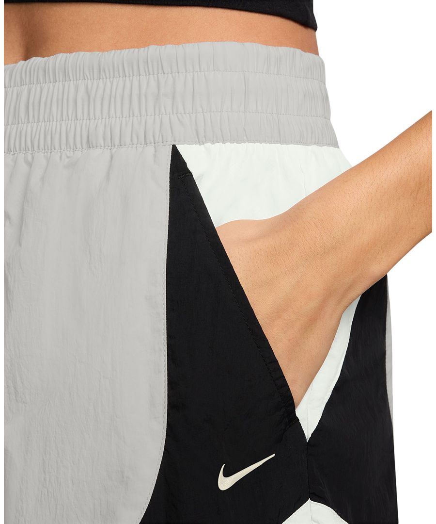 Спортивные шорты женские спортивные Sportswear с цветными блоками, ширина 3 дюйма Nike, Vast Grey/summit White/black/black — фото 4